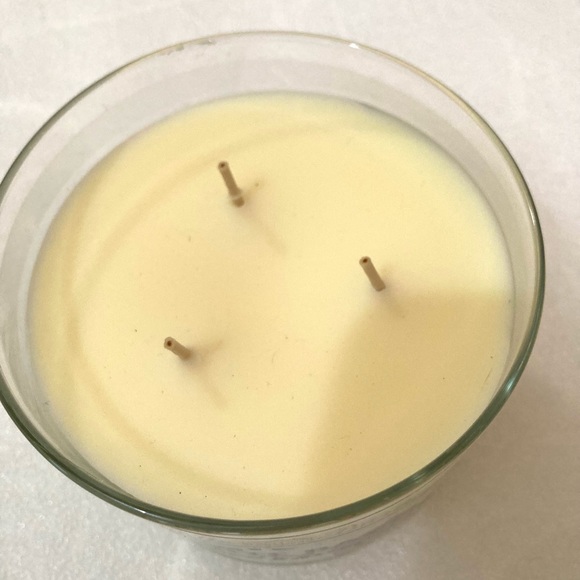 White Barn No 3 Renew & Refresh Bath & Body Works Candle - Picture 4 of 7